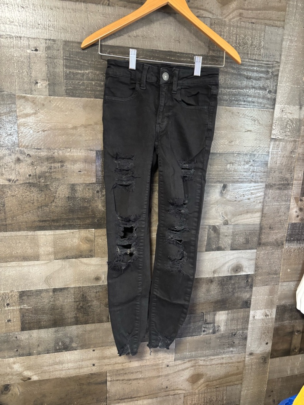American Eagle Outfitters Black Distressed Hi-rise Jegging Crop 00Regular